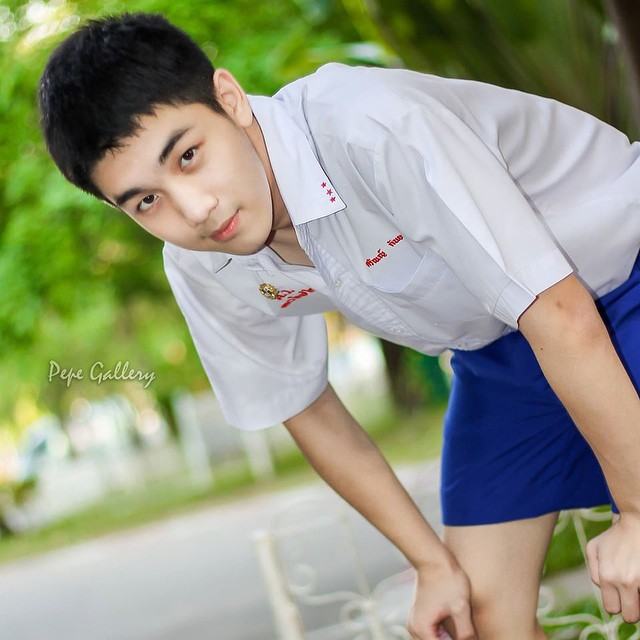 หนุ่มน้อยหน้าใส ชุดนักเรียนน่ารัก