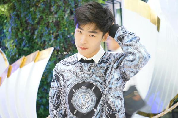 "เกมเพลย์" ตี๋หล่อ ขาว ใสวิ้ง สไตล์เกาหลี จาก Lovesick,The School