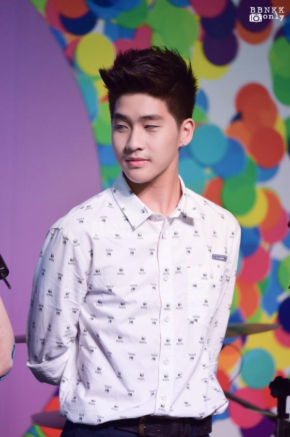 จำหนุ่มหล่อน่ารักคนนี้ได้ป่าว อายุแค่ 15 แต่ดูโตเกินวัย