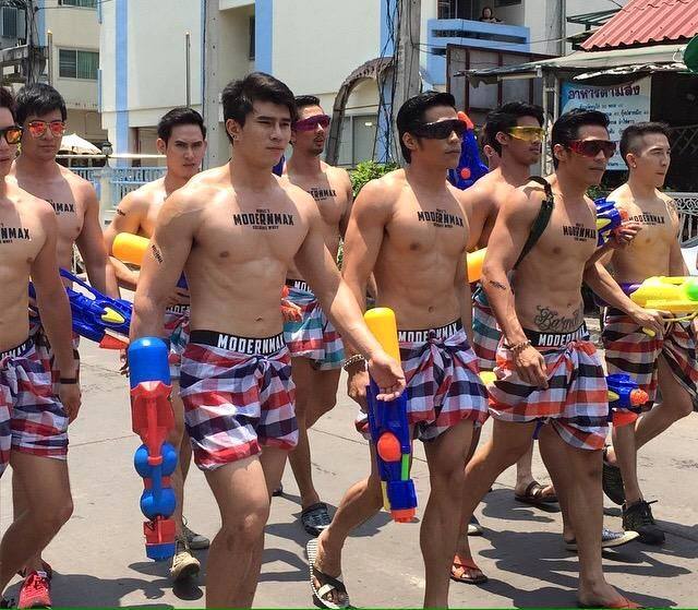 ร้อนมาก! อยากเล่นสงกรานต์