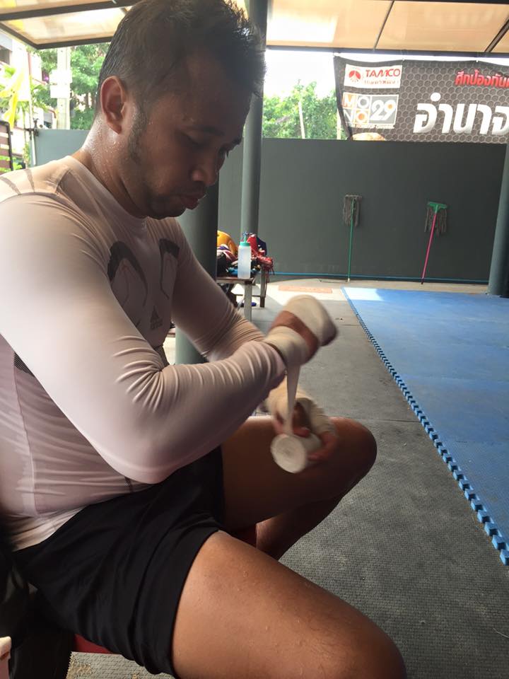มนัส บุญจำนงค์ ลดน้ำหนักสู้ "ศึกดวลกำปั้น ไต่บัลลังก์โลก"