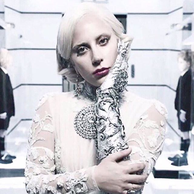 Lady Gaga สวย สะพรึง โกธิคลุค หลอนสุดๆ @American Horror Story
