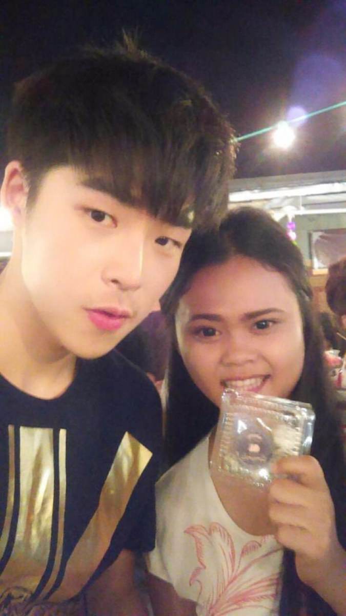 พ่อค้าตี๋หล่อบอกต่อ ขายหนมอร่อยมาก!!