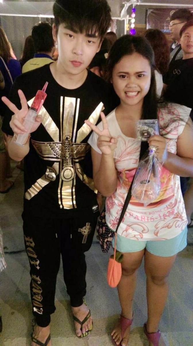 พ่อค้าตี๋หล่อบอกต่อ ขายหนมอร่อยมาก!!