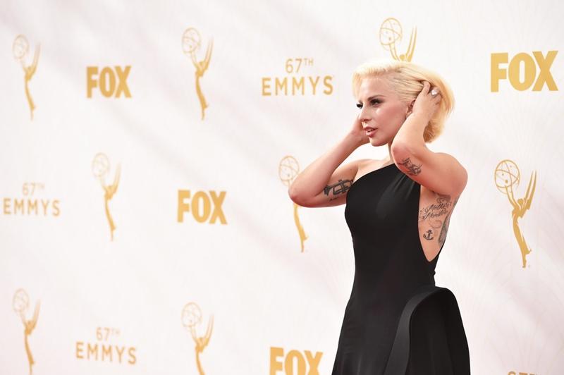Lady Gaga สวย ชิค เรียบ หรู @Emmy Award 2015