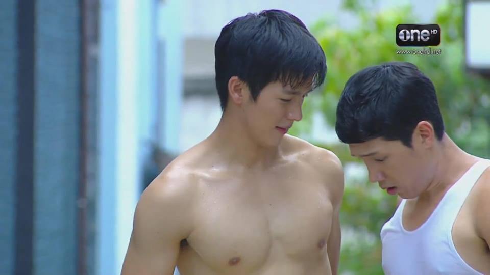 รวมภาพพระเอกถอด :)