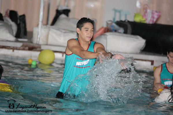 ว๊ายยย!! ฝูงกินรีกำลังเล่นน้ำ @ Water boyy The Movie