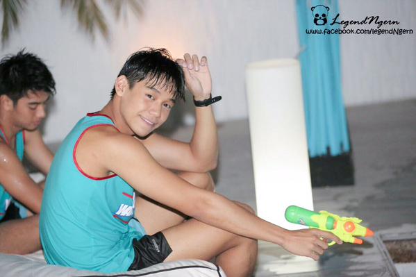 ว๊ายยย!! ฝูงกินรีกำลังเล่นน้ำ @ Water boyy The Movie