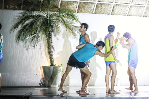 ว๊ายยย!! ฝูงกินรีกำลังเล่นน้ำ @ Water boyy The Movie
