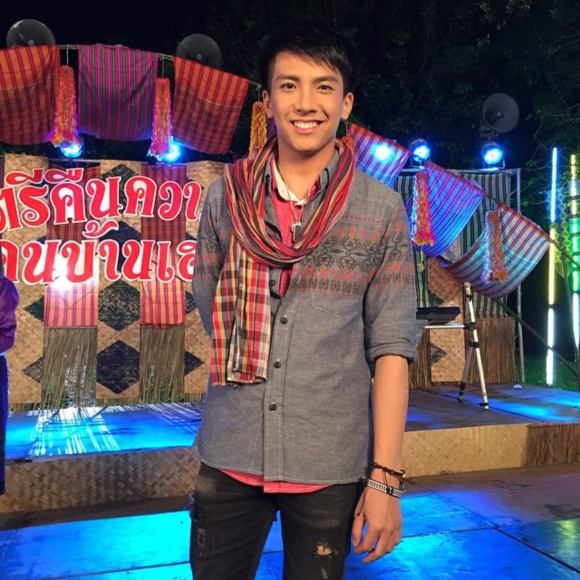 อยากมีแฟนหมอลำ "เต๋า ภูศิลป์" หมอลำหนุ่มหล่อ มาแรง แซ่บหลาย!!