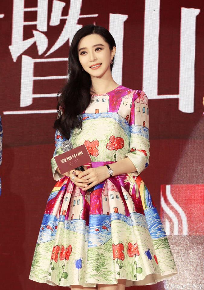 Fan Bing Bing สวย ใส สไตล์แบ๊วๆ ในชุดเดรสของแบรนด์ดัง D&G @งานอีเว้นท์ที่เมืองเซินเจิ้น
