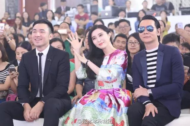 Fan Bing Bing สวย ใส สไตล์แบ๊วๆ ในชุดเดรสของแบรนด์ดัง D&G @งานอีเว้นท์ที่เมืองเซินเจิ้น