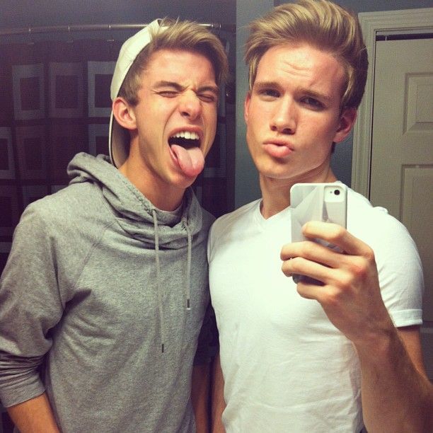 แฝดสุดหล่อ AARON & AUSTIN RHODES