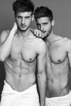 แฝดสุดหล่อ Nicholas and Campbell Pletts