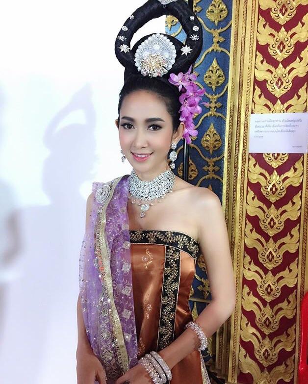 อั้ม นำทีม ฟิตติ้งละคร"เพลิงพระนาง"