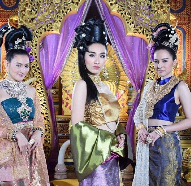 อั้ม นำทีม ฟิตติ้งละคร"เพลิงพระนาง"