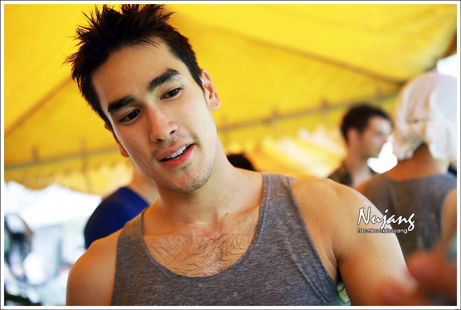 แบรรี่  สดใสมากๆ