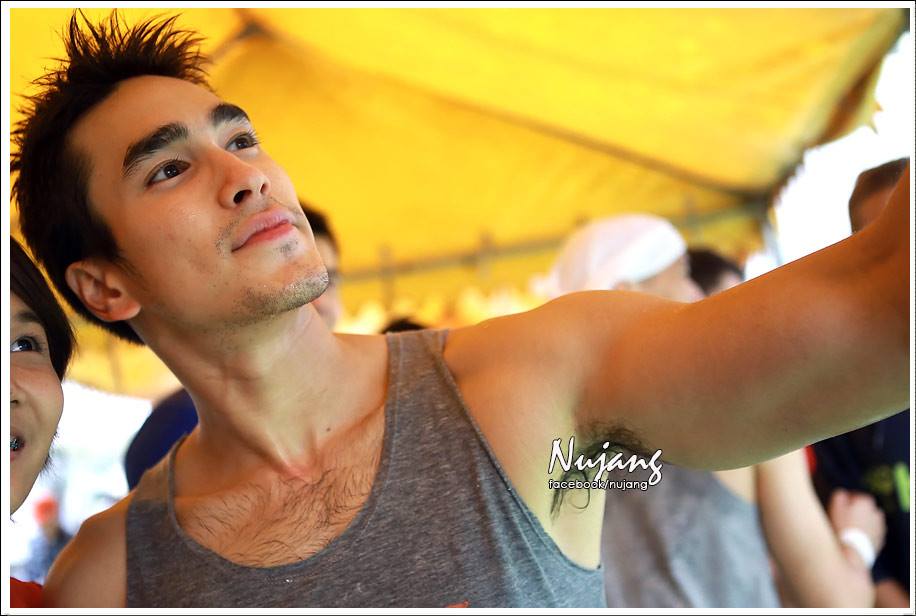 แบรรี่  สดใสมากๆ
