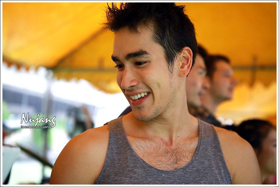 แบรรี่  สดใสมากๆ