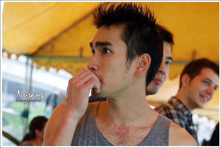 แบรรี่  สดใสมากๆ