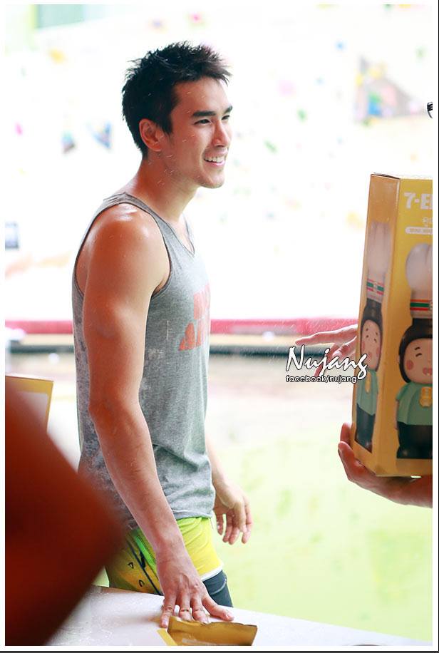 แบรรี่  สดใสมากๆ