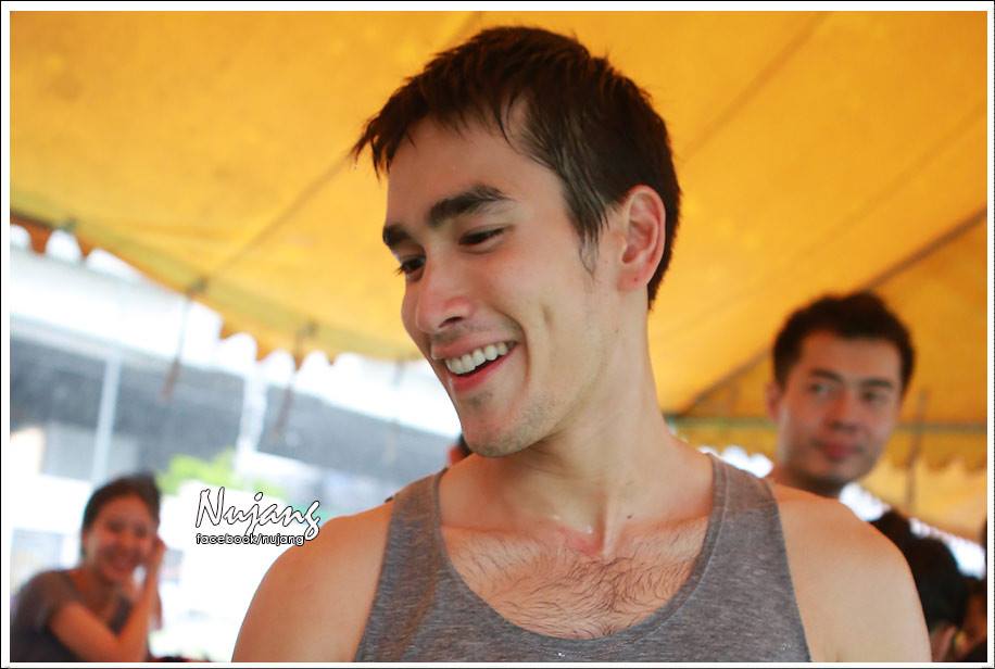 แบรรี่  สดใสมากๆ