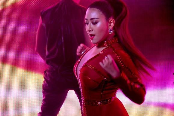 &ldquo;แอน มิตรชัย&rdquo; เร้าร้อนทุกท่วงท่า ในมิวสิควิดีโอ &ldquo;Dance like we&rsquo;re crazy &rdquo;