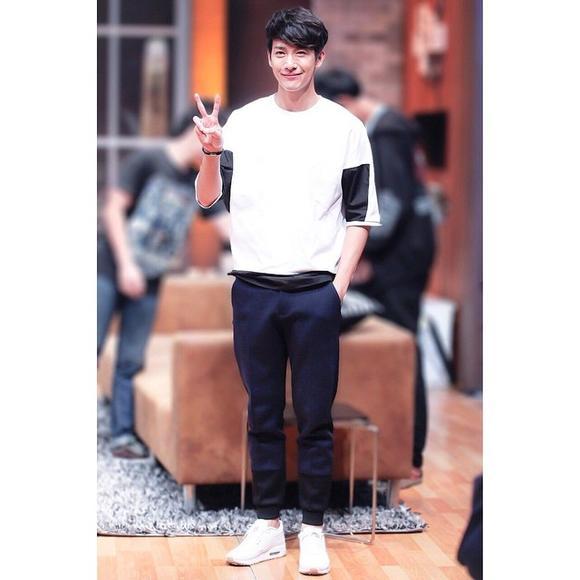 พระเอก-ดีเจหนุ่มหล่อขาวใสปิ้ง "ดีเจพุฒิ" กับสตรีทแฟชั่นเท่ๆ