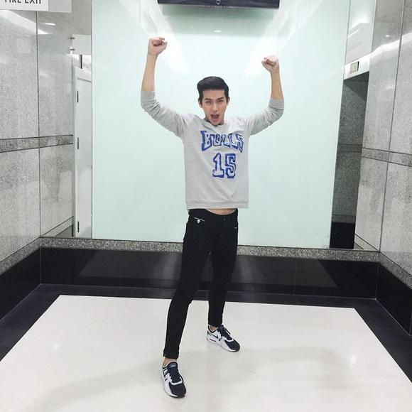 พระเอก-ดีเจหนุ่มหล่อขาวใสปิ้ง "ดีเจพุฒิ" กับสตรีทแฟชั่นเท่ๆ