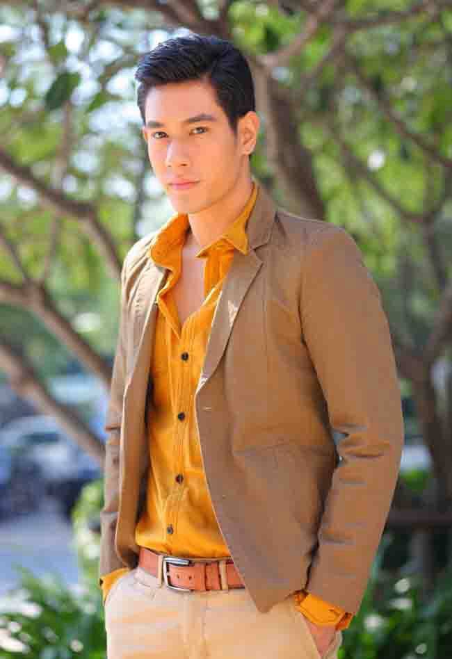 อ๋อม อรรคพันธ์ รับบท ธนา