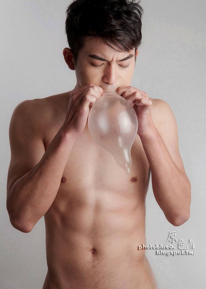 ยื่น อก พก ถุง