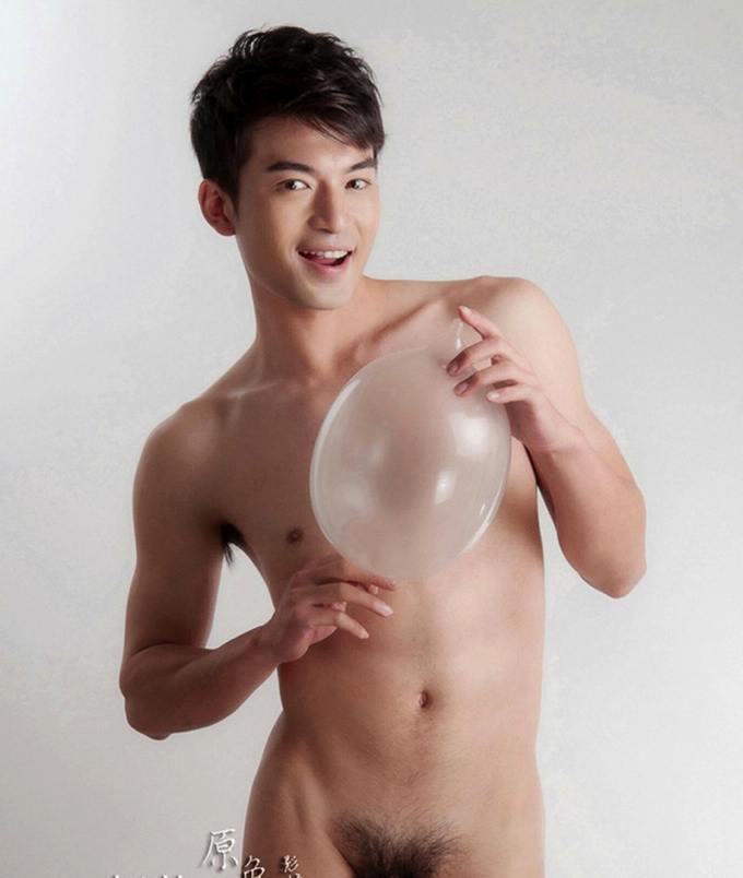 ยื่น อก พก ถุง