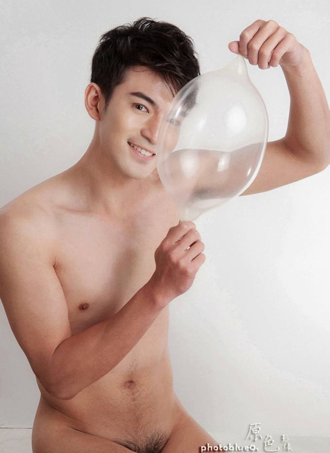 ยื่น อก พก ถุง