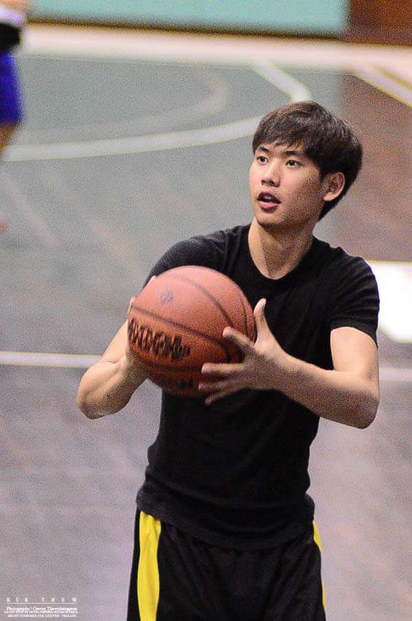 ต้น นราธิป นักบาสหน้าใสจากทีม Mono Thewphaingarm