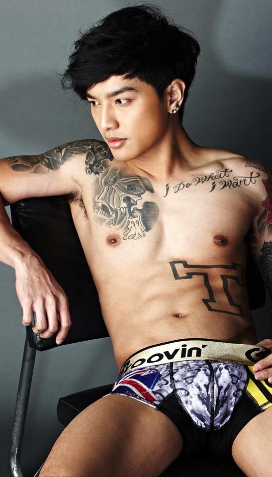 หนุ่มรอยสักสวย หุ่นเซ็กส์ นายTop