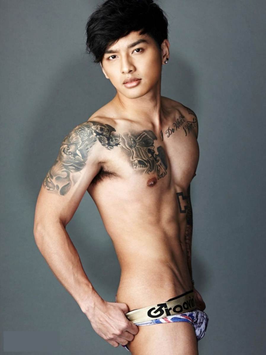 หนุ่มรอยสักสวย หุ่นเซ็กส์ นายTop