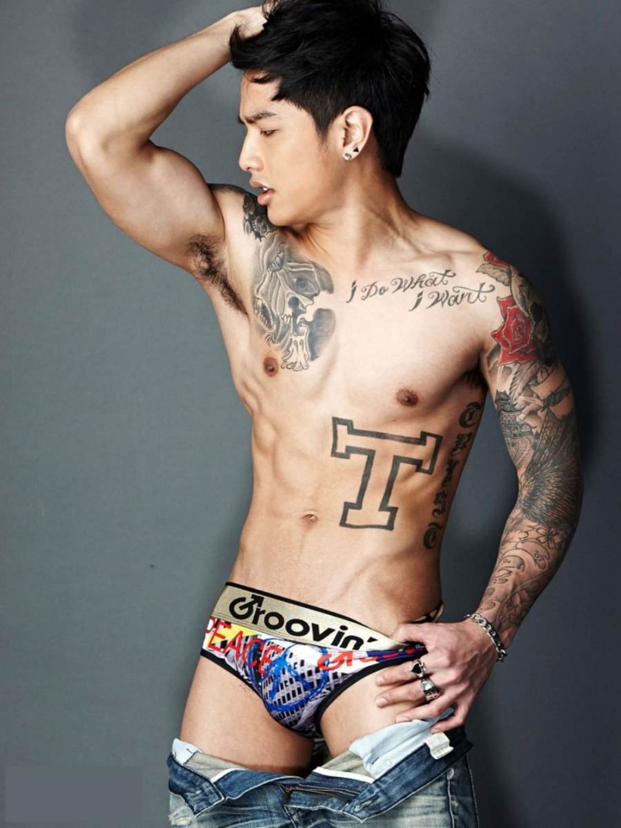 หนุ่มรอยสักสวย หุ่นเซ็กส์ นายTop