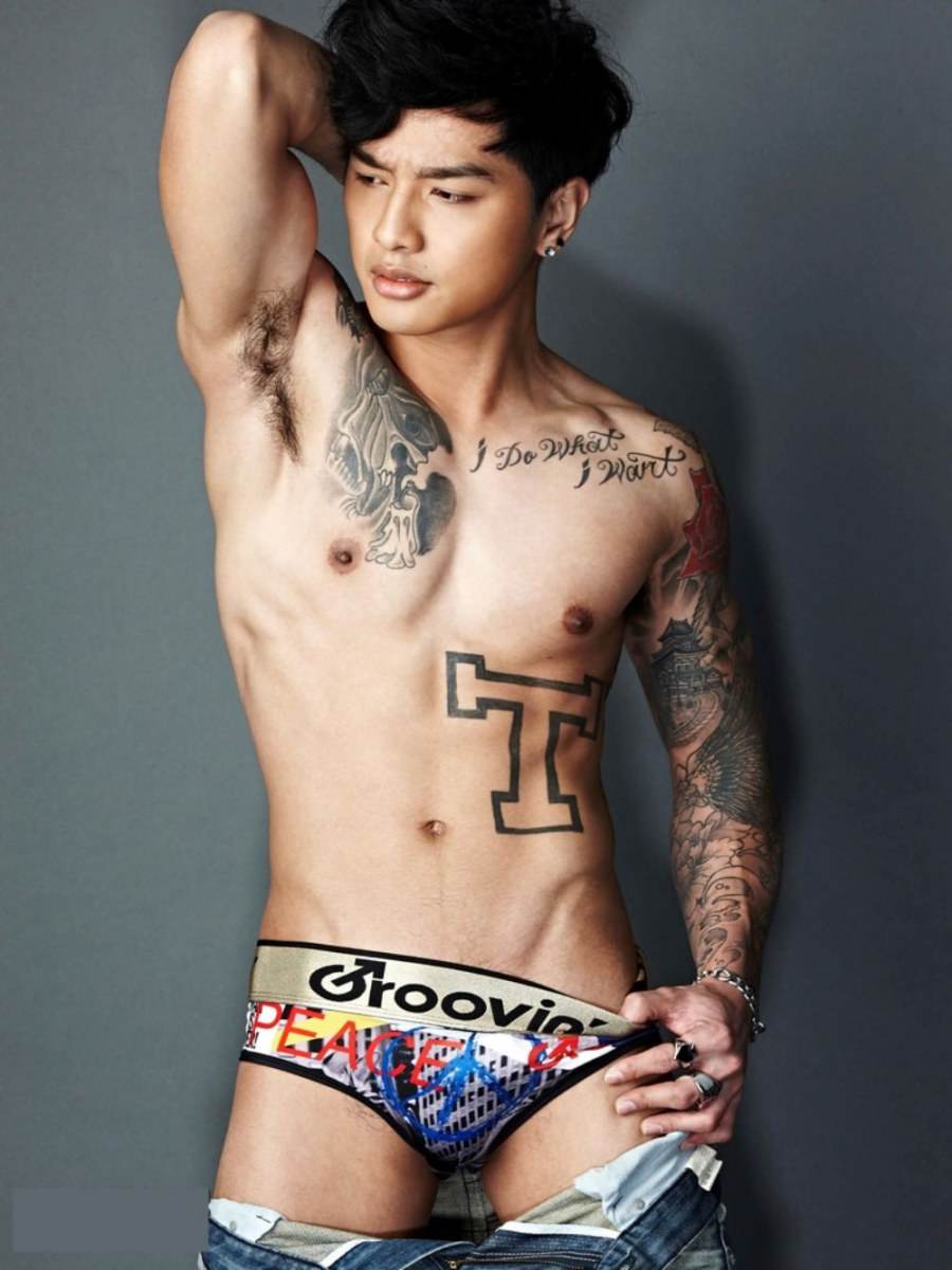 หนุ่มรอยสักสวย หุ่นเซ็กส์ นายTop