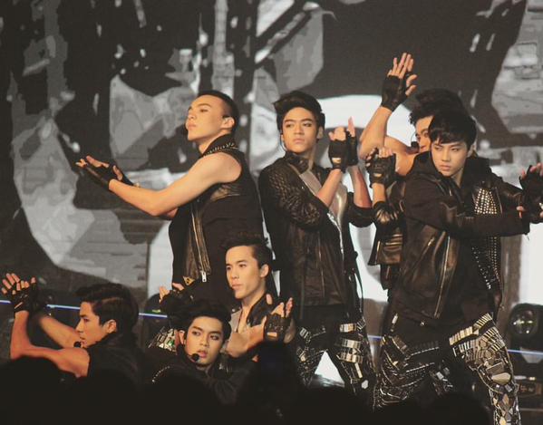 อยากให้รางวัล แบงค์ ธิติ แสดงคอนเสิร์ตเกาหลียังไงยังงั้น โดนๆ @ GTHStarTheque