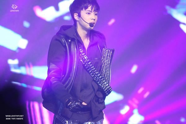 อยากให้รางวัล แบงค์ ธิติ แสดงคอนเสิร์ตเกาหลียังไงยังงั้น โดนๆ @ GTHStarTheque