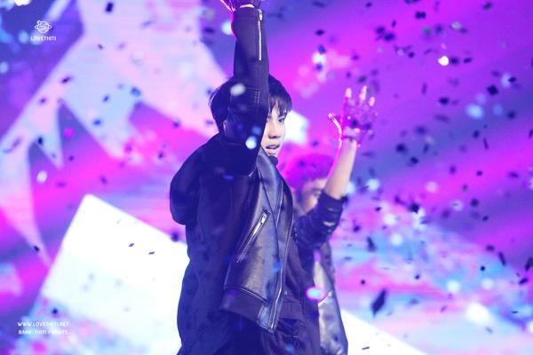 อยากให้รางวัล แบงค์ ธิติ แสดงคอนเสิร์ตเกาหลียังไงยังงั้น โดนๆ @ GTHStarTheque