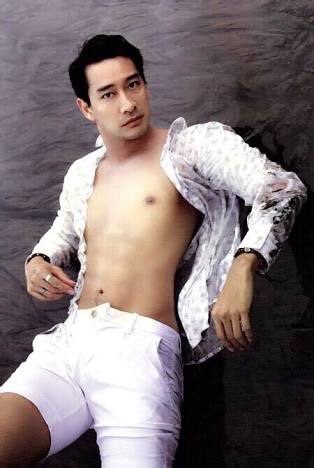 ป้อง ณวัฒน์