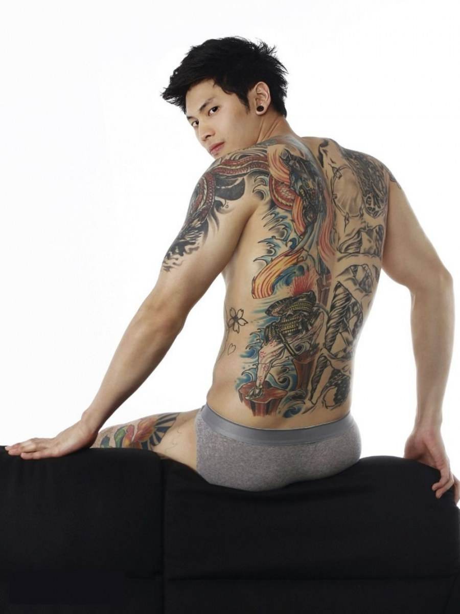 แบงค์-ธนาพิพัฒน์ หนุ่มรอสักสวย ห่อหมกเริ่ด