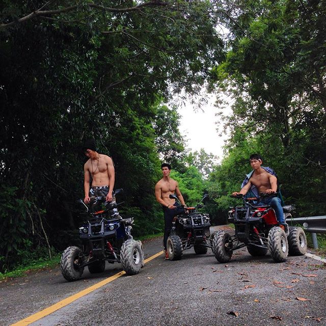 30 หนุ่มน่ากอด 2015  แต่ละคนหุ่นแซ่บๆทั้งนั้น