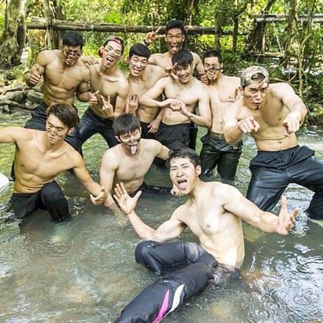 30 หนุ่มน่ากอด 2015  แต่ละคนหุ่นแซ่บๆทั้งนั้น