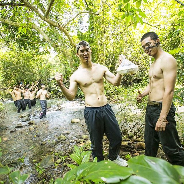 30 หนุ่มน่ากอด 2015  แต่ละคนหุ่นแซ่บๆทั้งนั้น