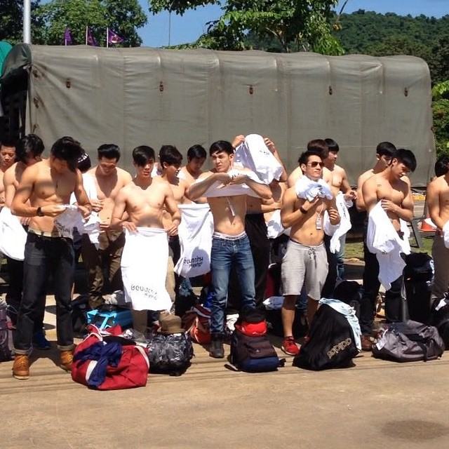 30 หนุ่มน่ากอด 2015  แต่ละคนหุ่นแซ่บๆทั้งนั้น