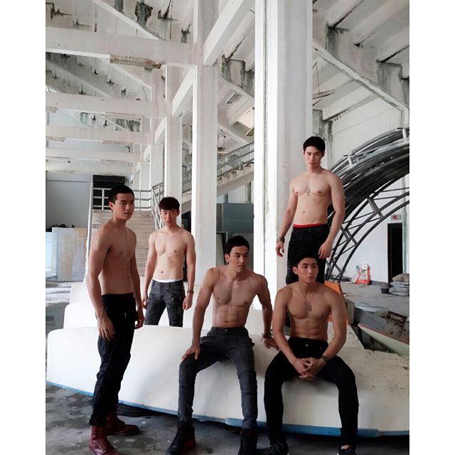 30 หนุ่มน่ากอด 2015  แต่ละคนหุ่นแซ่บๆทั้งนั้น