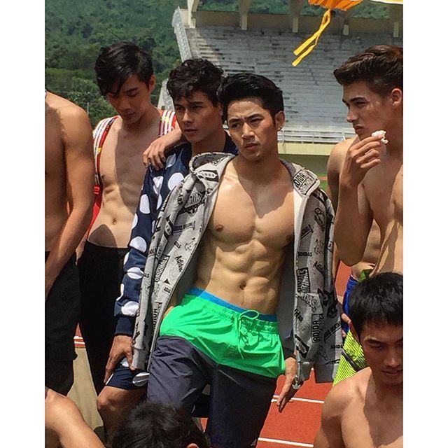 30 หนุ่มน่ากอด 2015  แต่ละคนหุ่นแซ่บๆทั้งนั้น