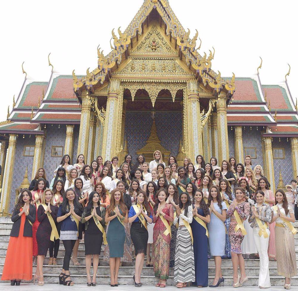 สาวงาม ผู้เข้าประกวด Miss Grand International 2015 เข้าชมวัดพระแก้ว